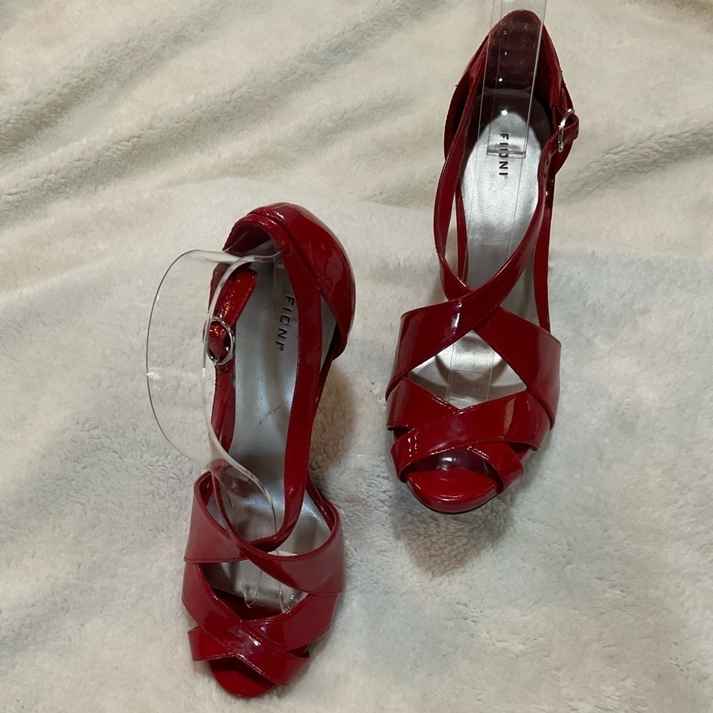 Fioni Red Faux Patent Peep Toe Crisscrossed Strap Shoes Size 7